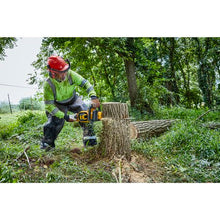 Load image into Gallery viewer, DCCS672X1 - 60V MAX* 18&quot; 3.0Ah Brushless Cordless Chainsaw
