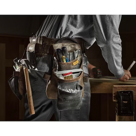 DWST550113 - 18 Pocket Leather Tool Rig